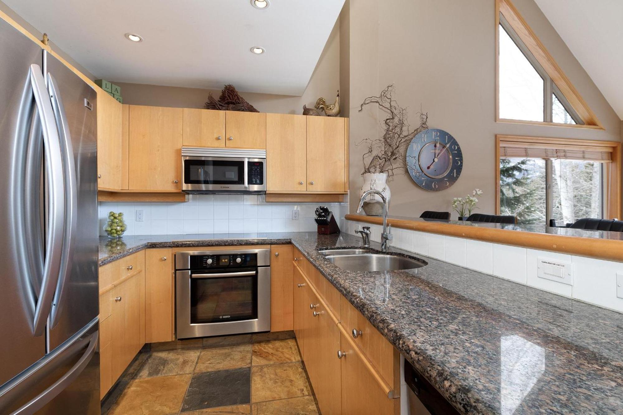 Alpine Greens 8 | Bright Townhome Near Blackcomb, Walk Or Shuttle To Skiing, Secure Parking Уистлер Экстерьер фото
