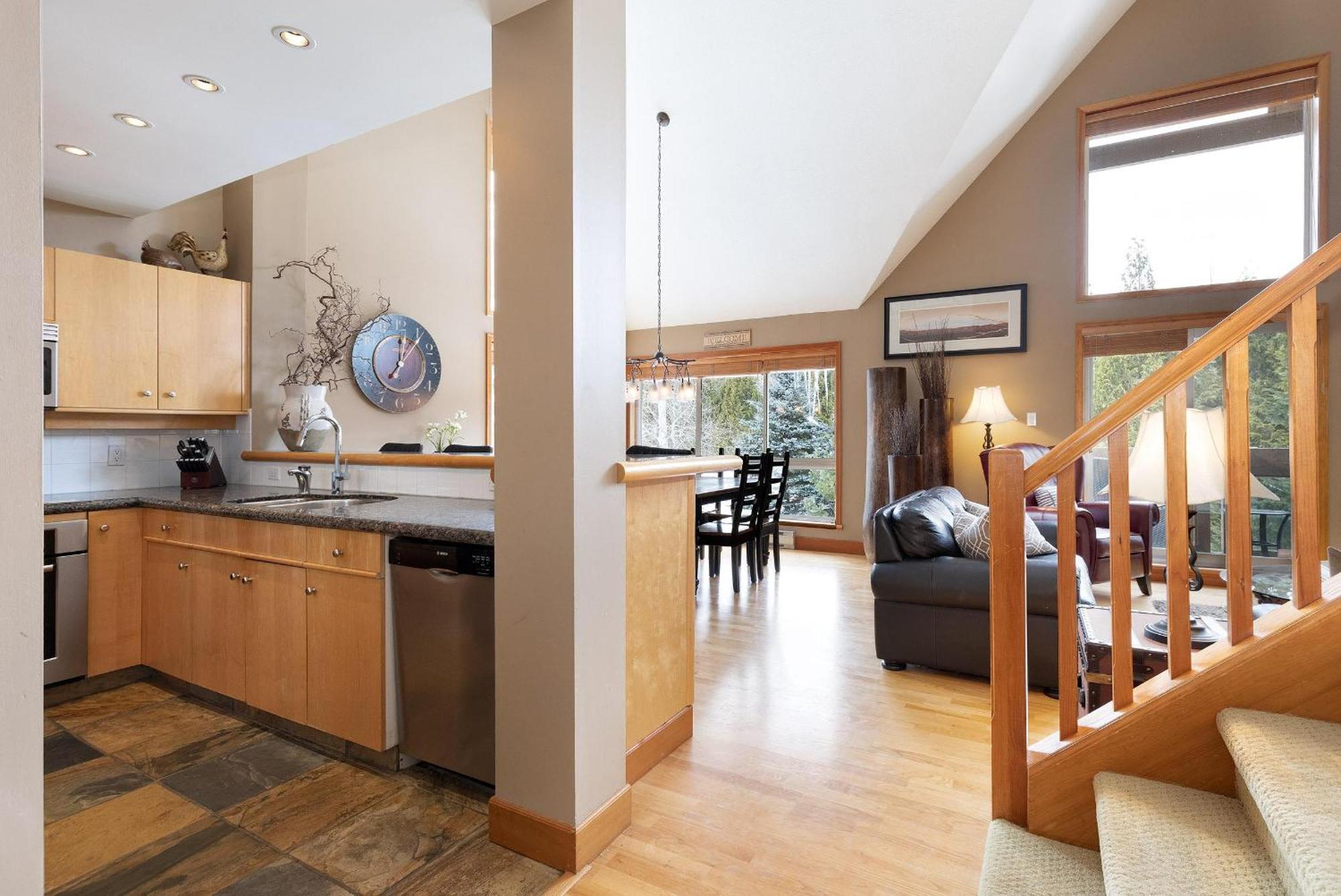Alpine Greens 8 | Bright Townhome Near Blackcomb, Walk Or Shuttle To Skiing, Secure Parking Уистлер Экстерьер фото