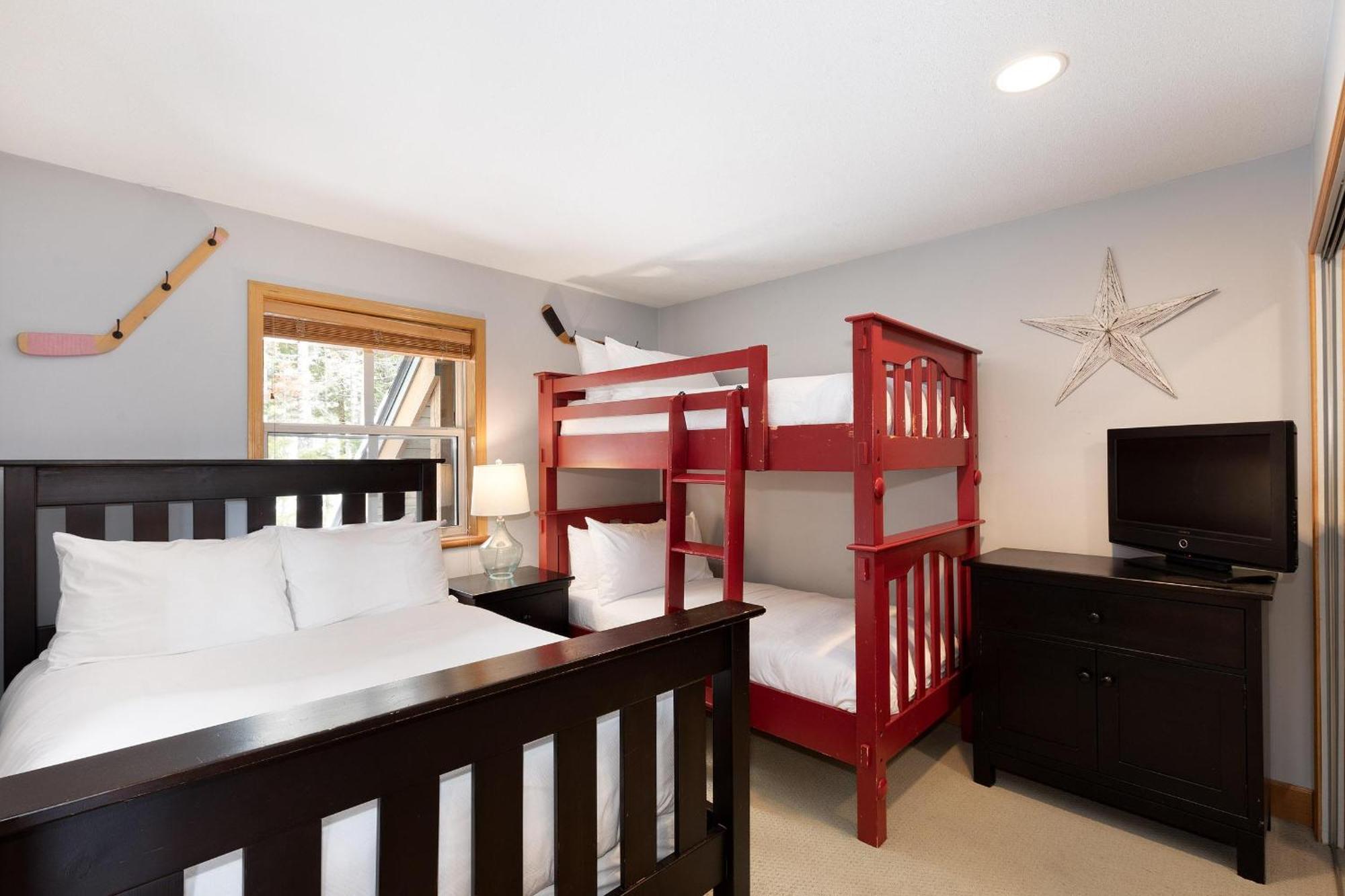 Alpine Greens 8 | Bright Townhome Near Blackcomb, Walk Or Shuttle To Skiing, Secure Parking Уистлер Экстерьер фото