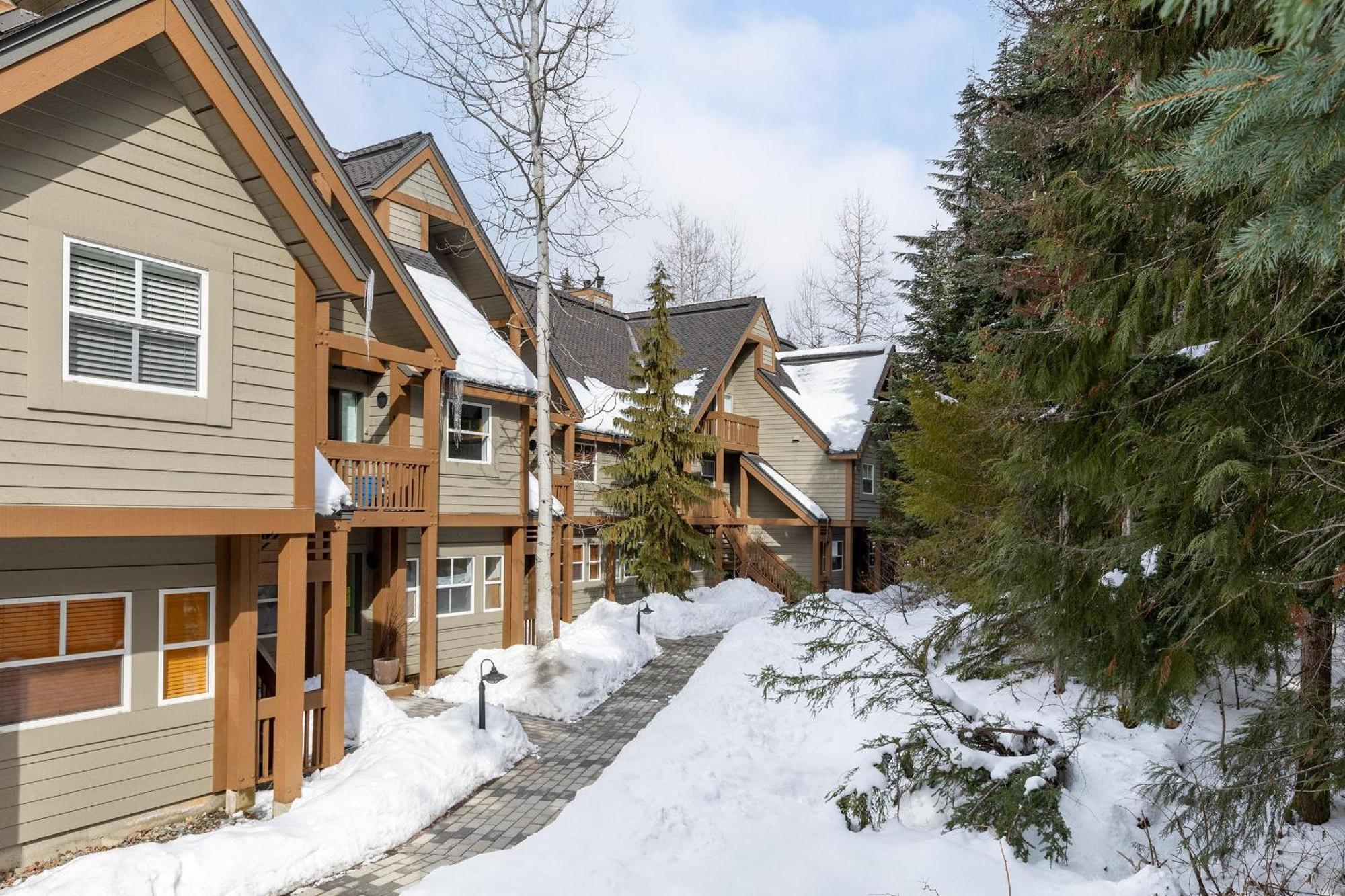 Alpine Greens 8 | Bright Townhome Near Blackcomb, Walk Or Shuttle To Skiing, Secure Parking Уистлер Экстерьер фото